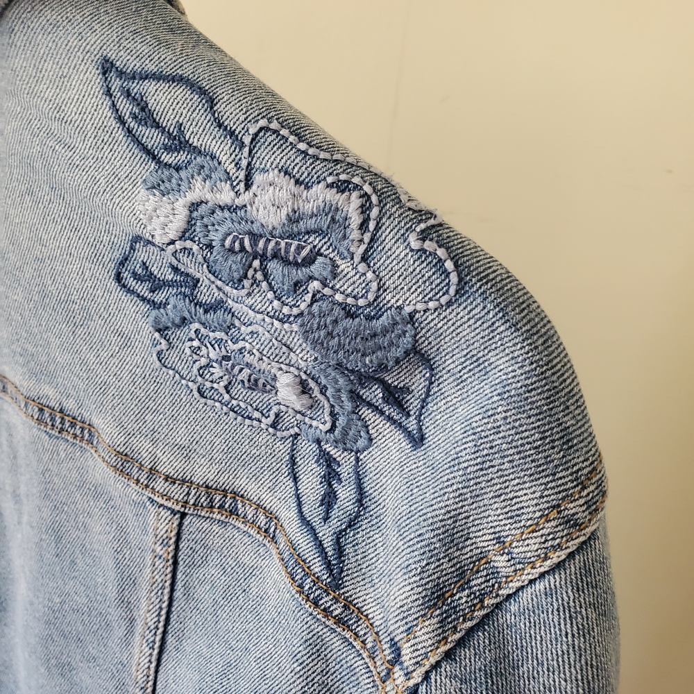 Universal Thread Light Blue Embroidered Denim Jacket - Picture 5 of 7